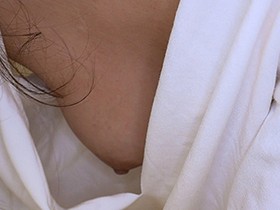 ゴミ捨て場でノーブラ奥さんと遭遇3 胸チラに興奮したのでその場で犯して中出し　サンプル画像08